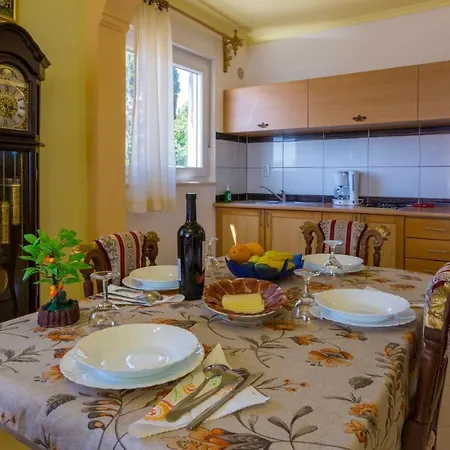 Apartment Mali Marino