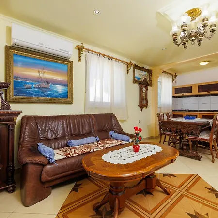 Apartamento Mali Marino